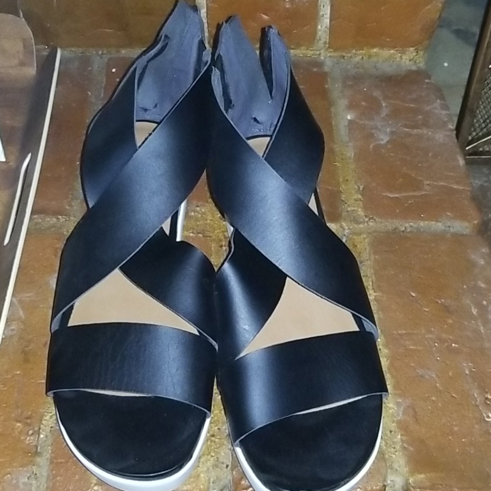 Sporty sandals